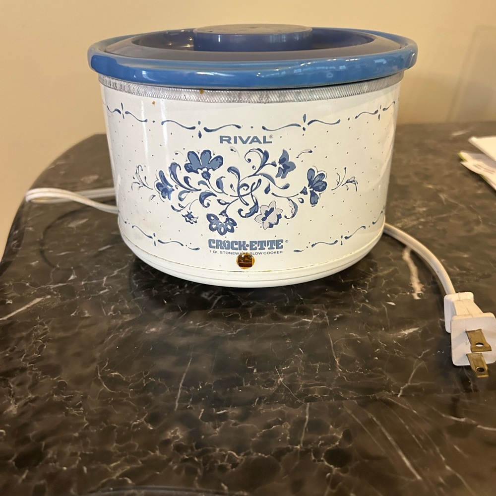 1 qt vintage Rival crockpot